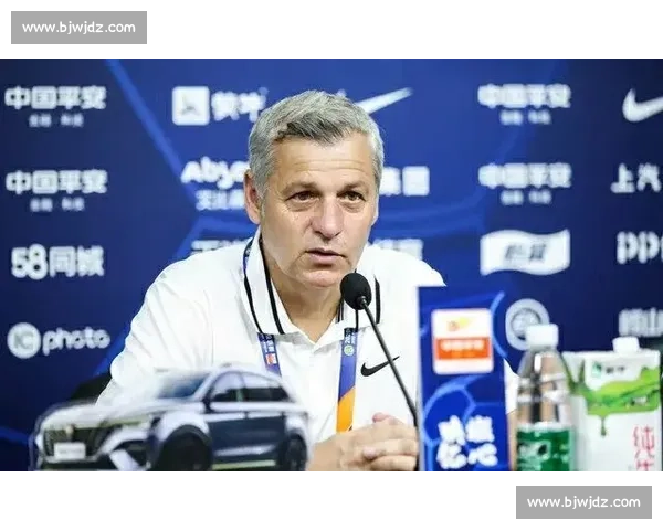 维修斯怒轰换人引热议：徐阳批没必要，领先换核心藏隐患